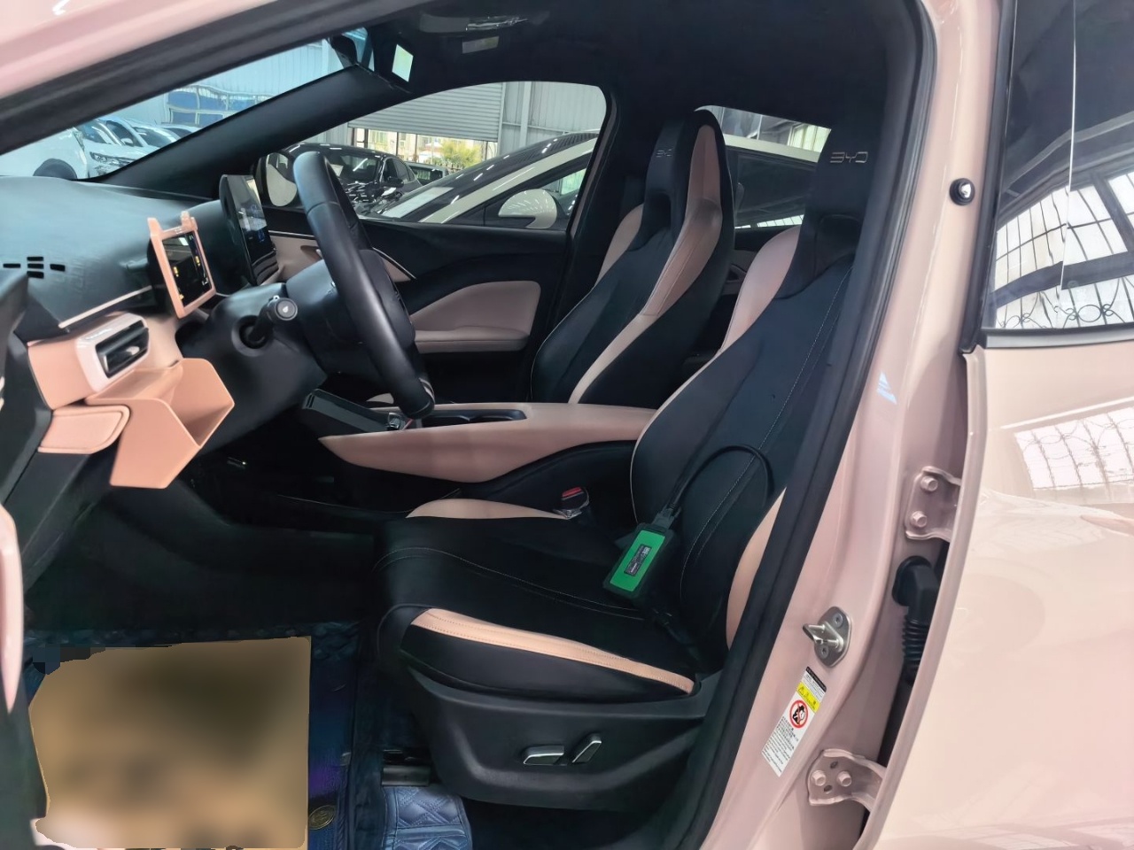 Переднее сиденье в автомобиле