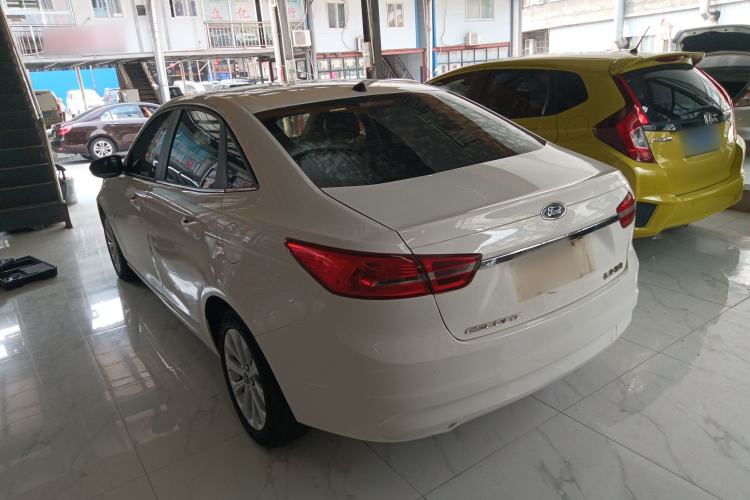 Used Ford Escort 2015 1.5L Automatic Fashion Model Exterior 2