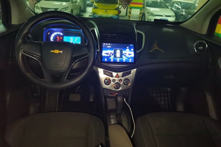 Used Chevrolet Trax 2016 1.4T Automatic Two-Wheel Drive Comfort Version with Sunroof Center Console