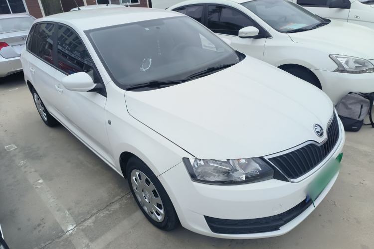 Used Skoda Rapid Spaceback 2016 Revised Version 1.6L Automatic Front-Drive Edition Front Right 45 Deg