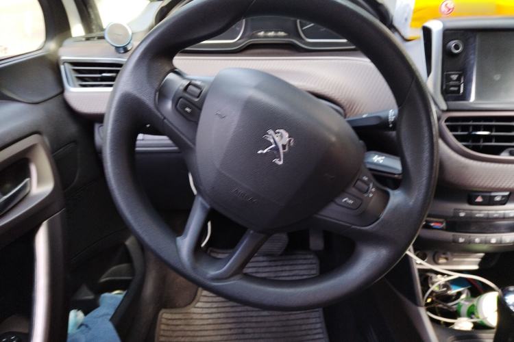 Used Peugeot 2008 2014 1.6L Automatic Fashion Edition Steering Wheel