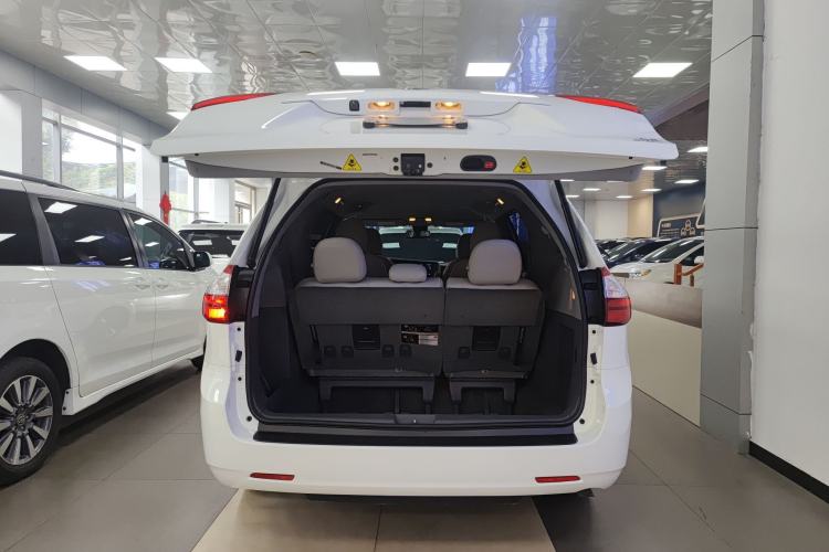 Used Toyota Sienna 2018 3.5L Four-Wheel Drive LE Trim 7 Seats U.S. Specification
