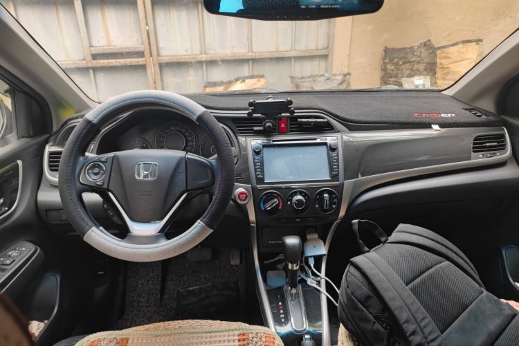 Used Honda Crider 2013 1.8L automatic luxury edition Center Console