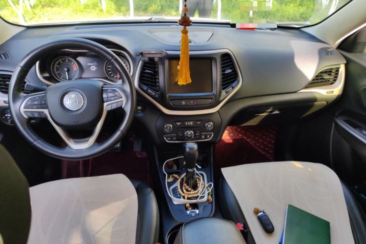 Used Jeep Cherokee 2017 2.0L Superior Edition