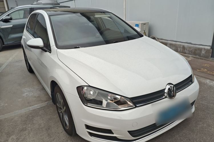 Used Volkswagen Golf 2016 230TSI Automatic Luxury Version Front Right 45 Deg