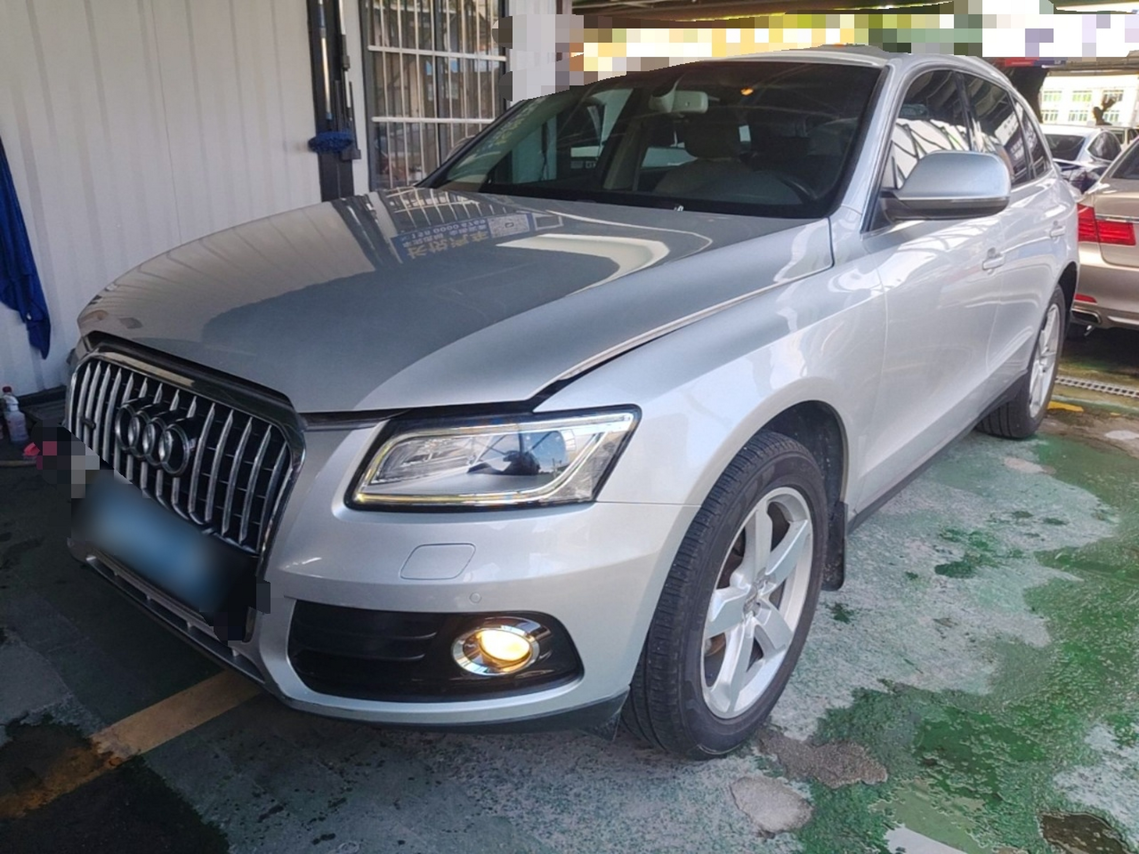 Под передней частью автомобиля