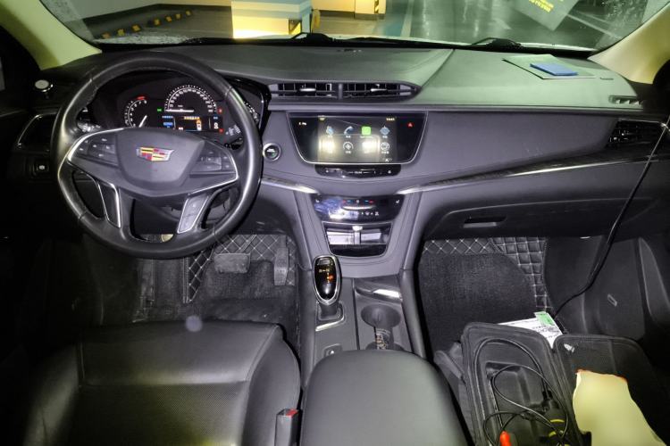 Used Cadillac XT5 2017 Anniversary Edition 25T Luxury Model Center Console