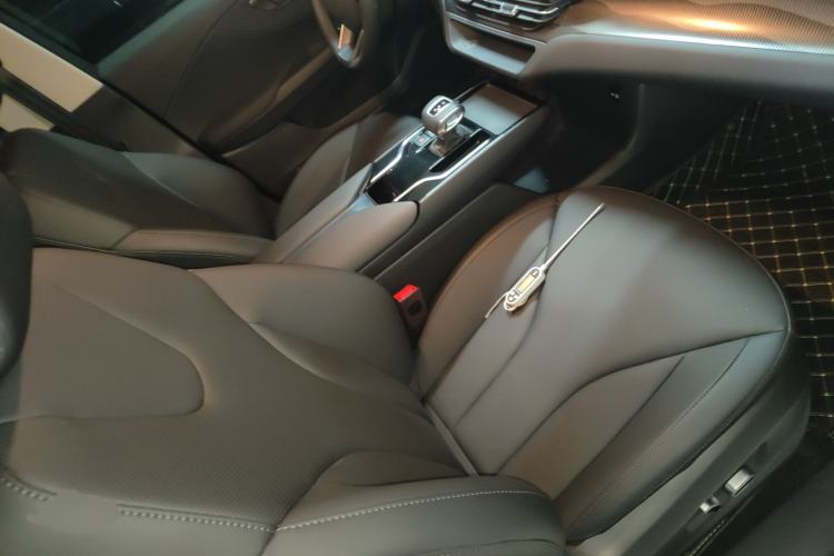 Used Hongqi E-QM5 2022 431 km Charge & Enjoy Edition
