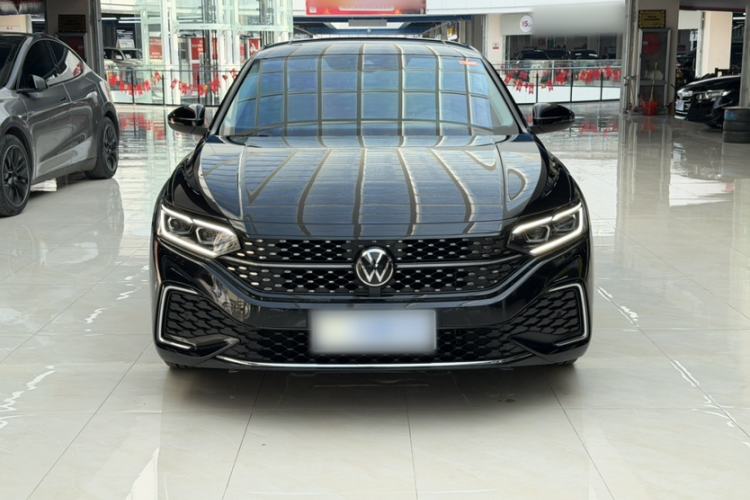 Used Volkswagen Passat 2022 330TSI Starry Luxury Edition – Exclusive Special Edition
