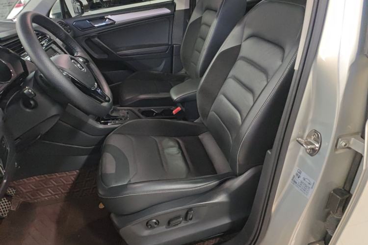 Used Volkswagen Tiguan L 2017 330TSI Automatic Two-Wheel Drive Luxury Edition Left Front Seat