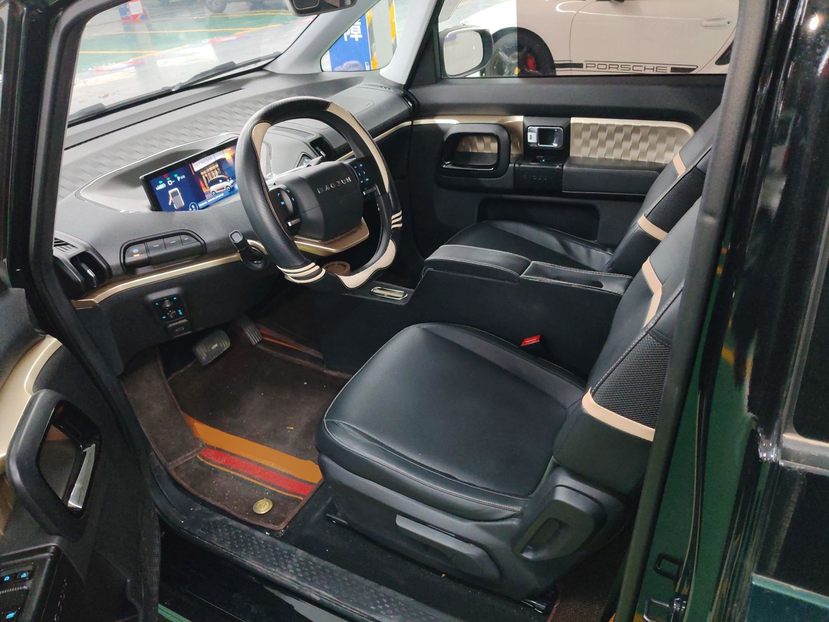 Переднее сиденье в автомобиле