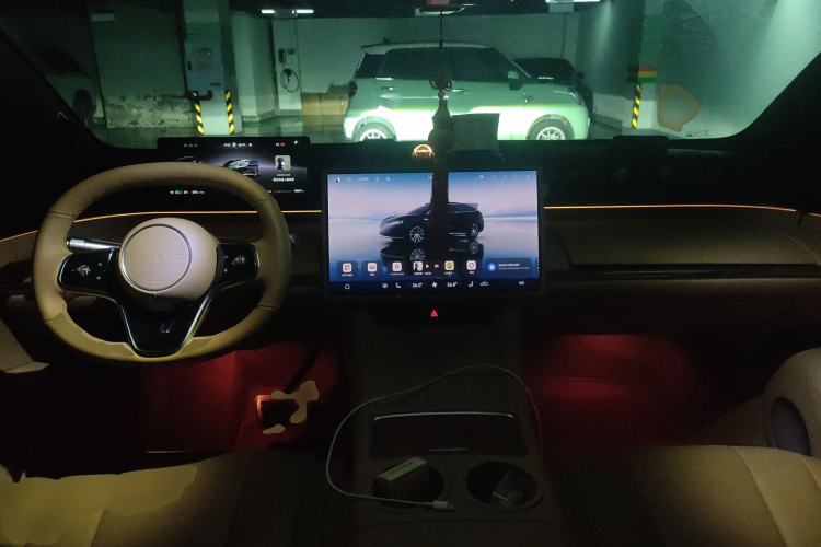 Used Hima Luxeed R7 2024 All-Electric 802 km Max Center Console