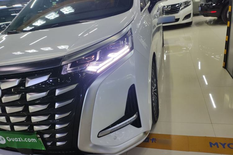 Used Denza D9 2022 DM-i 1040 Prestige Model