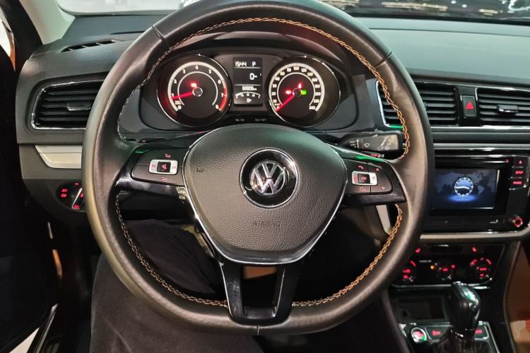 Used Volkswagen Cross Lavida 2016 230TSI DSG Luxury Edition
