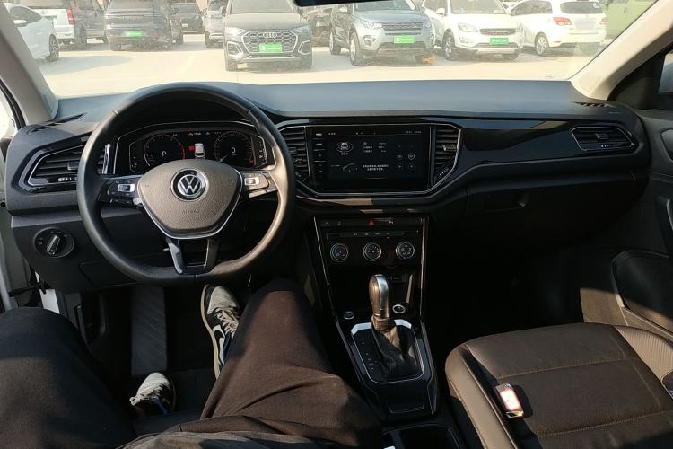 Used Volkswagen T-ROC 2022 280TSI DSG Two-Wheel Drive Comfort PLUS Center Console