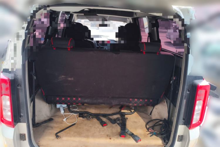 Used Dongfeng Fengon 380 2022 1.5L Comfort-Class Passenger Vehicle (Spiral Spring) – 7 Seats Trunk