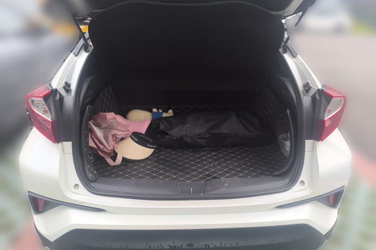 Used Toyota C-HR 2018 2.0L Leading with Sunroof China V Standard Trunk