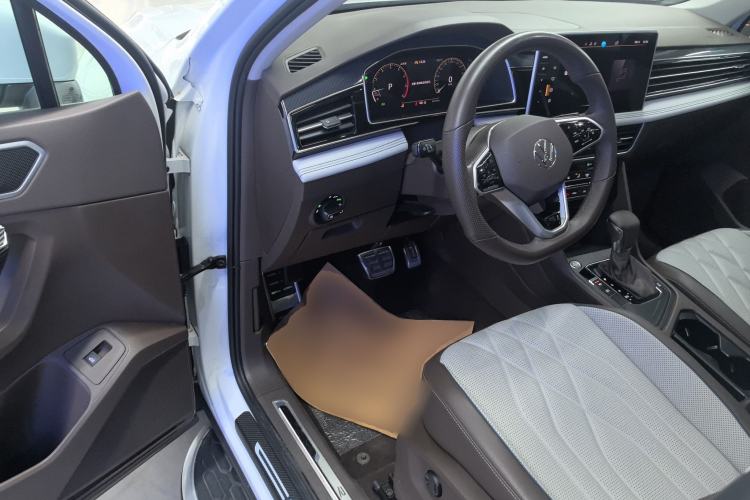 Used Volkswagen Tiguan L 2023 Restyled 330TSI Automatic Two-Wheel Drive R-Line Enhanced Comfort Version