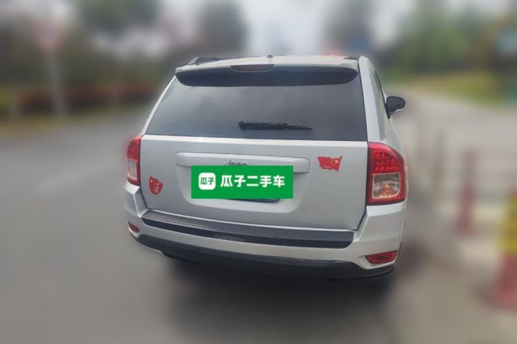 Used Jeep Compass 2011 2.4L four-wheel-drive sport version Rear