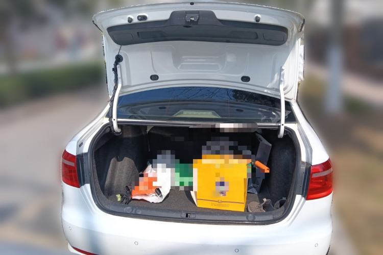 Used Volkswagen Lavida 2013 Revised Version 1.6L Automatic Luxury Edition Trunk