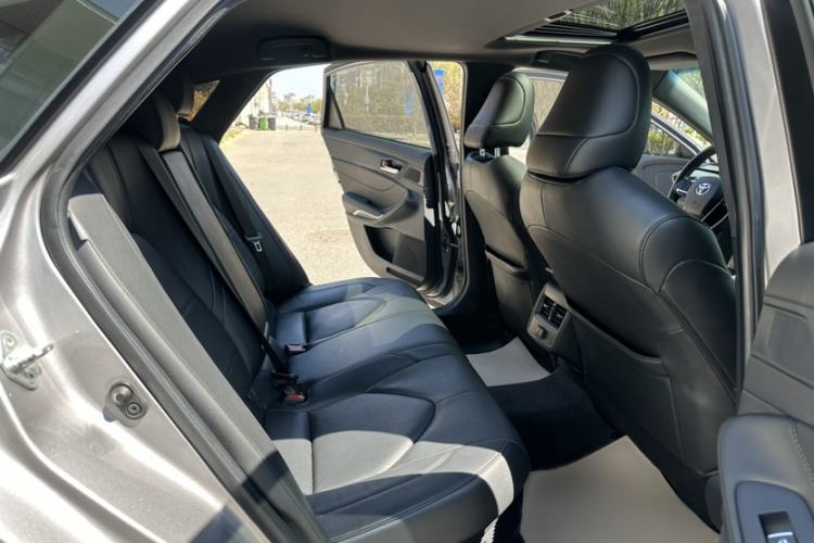 Used Toyota Avalon 2019 Dual-Engine 2.5L Luxury Edition China VI Standard
