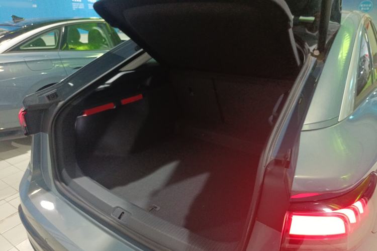 Used Volkswagen ID.7 VIZZION 2024 AIR model Trunk