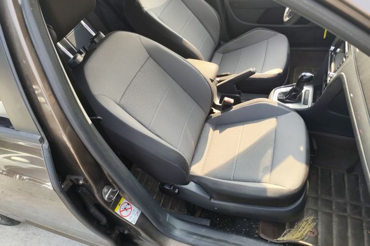 Used Volkswagen Gran Lavida 2013 1.6L Automatic Fashion Model