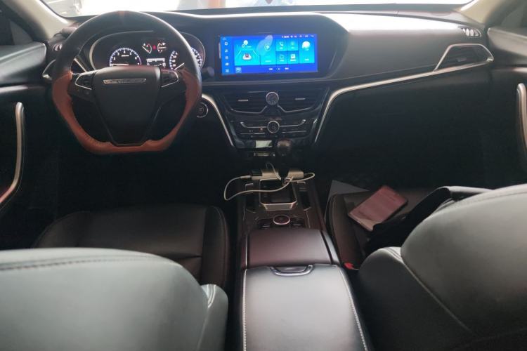 Used Venucia T90 2017 2.0L CVT Smart Edition Center Console