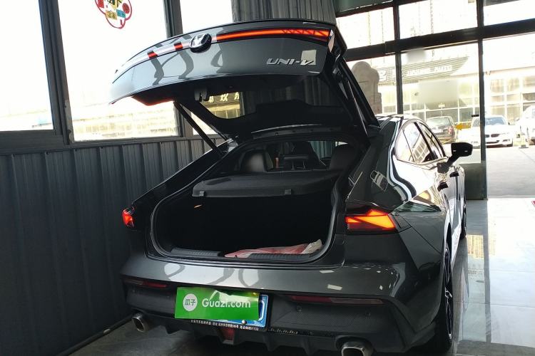 Used Changan UNI-V 2023 1.5T Smart Navigation Version
