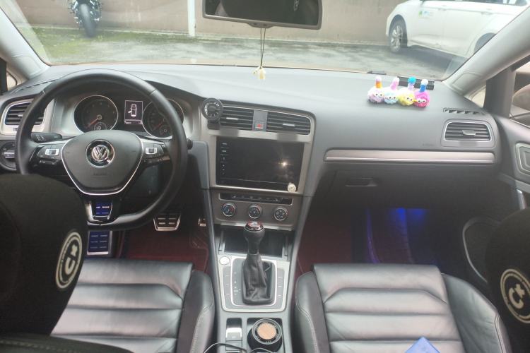 Used Volkswagen Golf 2016 230TSI Automatic Luxury Version Center Console