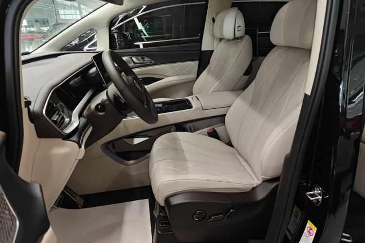 Used Denza D9 2025 DM-i Intelligent Drive 1020 Four-Wheel Drive Flagship Model