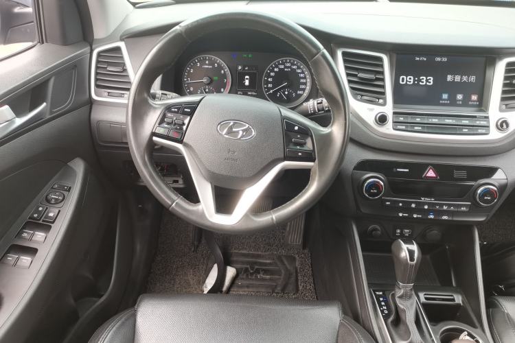 Used Hyundai Tucson 2015 1.6T Dual-Clutch Two-Wheel-Drive Smart Model Steering Wheel