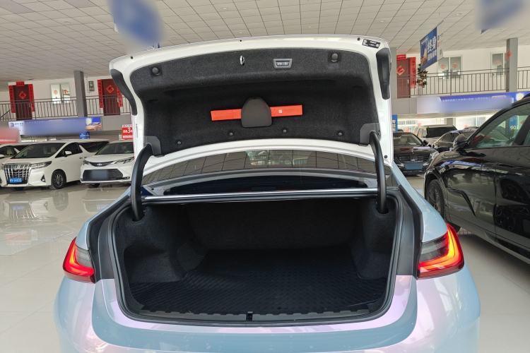 Used BMW i3 2025 eDrive 40 L Midnight Edition Trunk