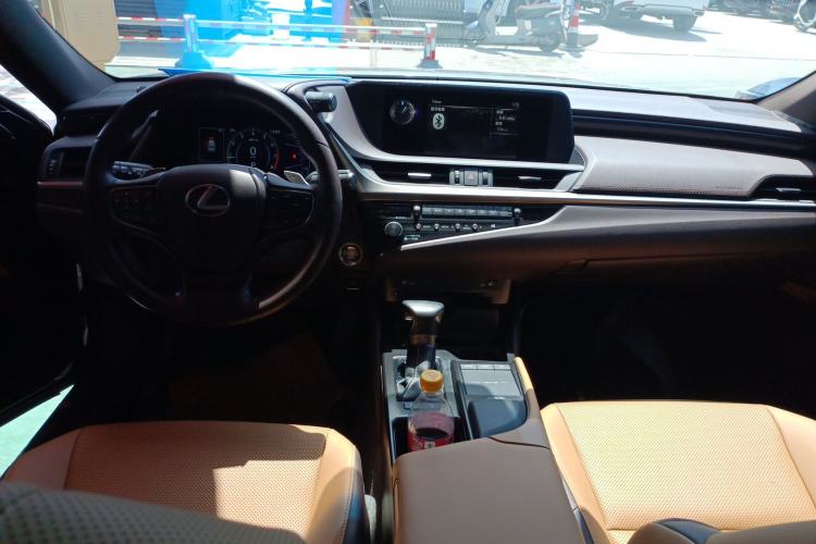 Used Lexus ES 2020 200 Excellence Edition
