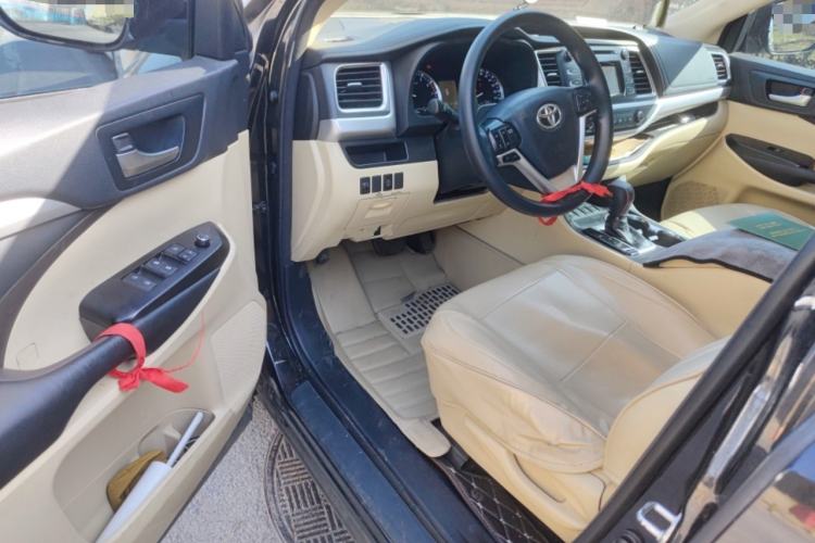 Used Toyota Highlander 2018 2.0T Four-Wheel Drive Elite Edition 7 Seats China VI Standard Driver Seat