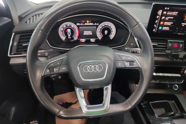 Used Audi Q5L 2022 40T Fashionable and Dynamic Model Steering Wheel
