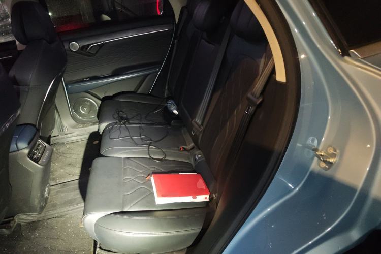 Used VOYAH FREE 2023 Four-Wheel Drive Extended-Range Model with Ultra-Long Range Left Rear Seat