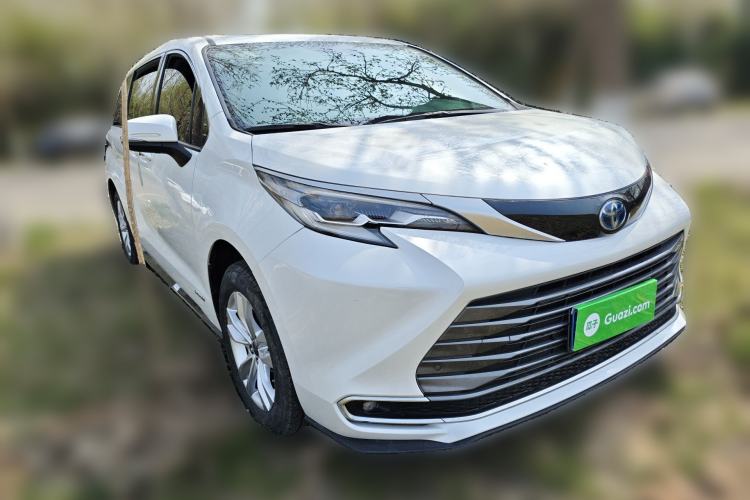 Used Toyota SIENNA 2021 2.5L Hybrid Luxury Edition Front Right 45 Deg