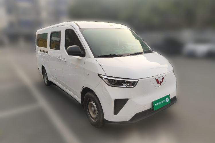 Used Wuling Yangguang 2024 300km Comfort-Grade Passenger Van 60kW
