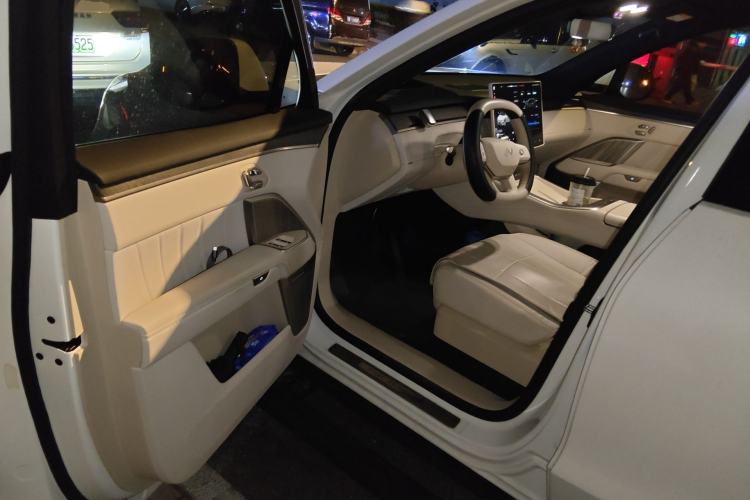 Used ONVO Luxeed L90 2025 Model—Ultra Six-Seater Version