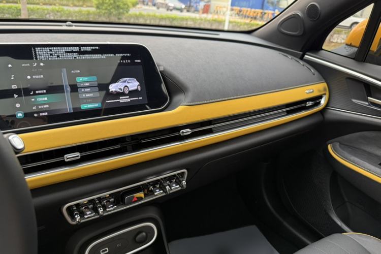 Used ORA Good Cat GT 2024 Mulan Edition 401 km Range Prestige Version 135 kW Audio And AC Panel