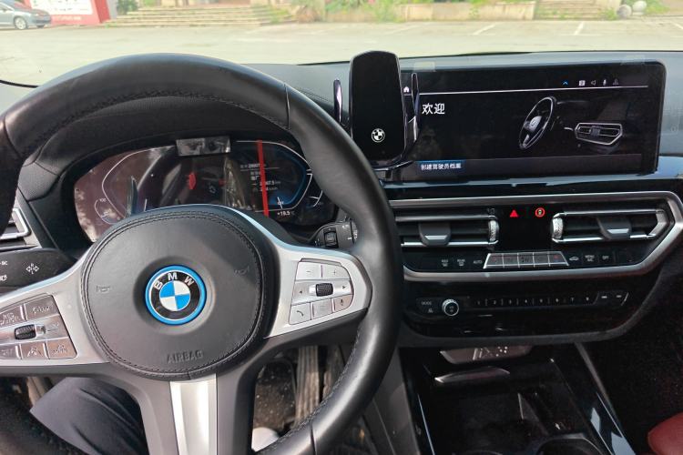 Used BMW iX3 2024 Leading Model Center Console