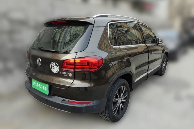 Used Volkswagen Tiguan 2015 1.8TSI Automatic All-Wheel-Drive Luxury Model Rear Right 45 Deg