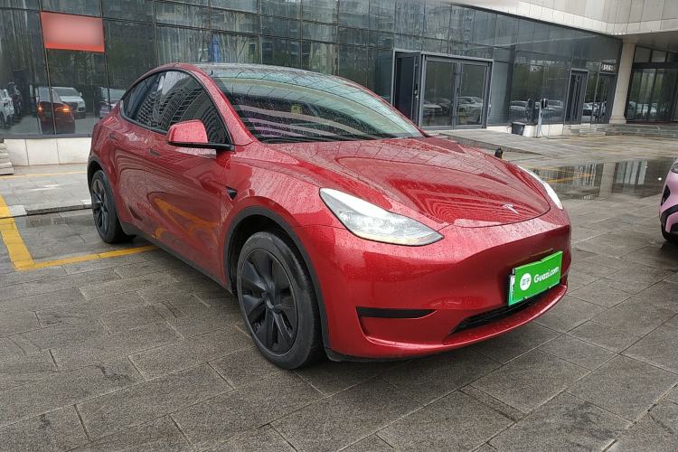 Used Tesla Model Y 2024 Rear-Wheel-Drive Version Front Right 45 Deg