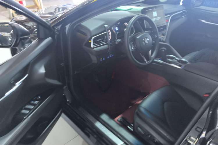 Used Toyota Camry 2021 2.0G Luxury Edition
