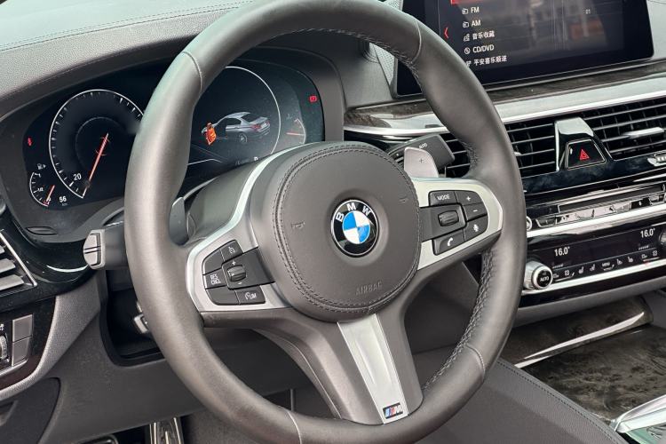 Used BMW 5 Series 2019 Restyled 530Li Luxury Edition M Sport Package Interior 3