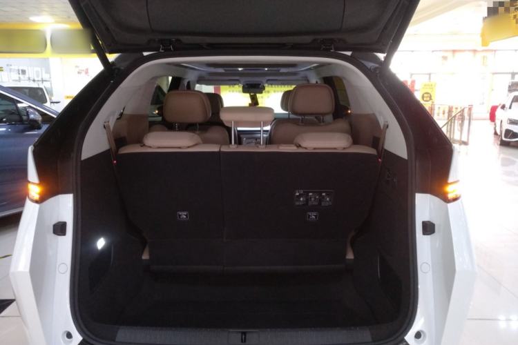 Used XPeng X9 2025 740 Ultra-Long Range Max
