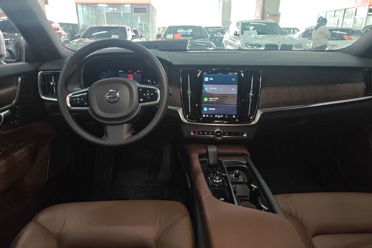 Used Volvo V90 2023 Cross Country B5 AWD Smart Range Edition
