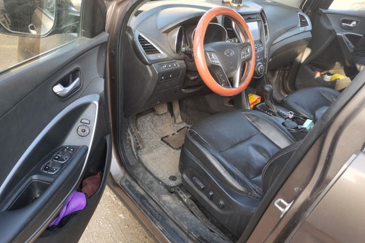 Used Hyundai Santa Fe 2013 Revised Version 2.4L Automatic All-Wheel Drive Luxury Trim