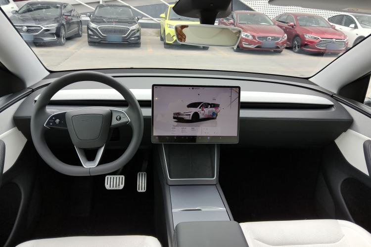 Used Tesla Model Y 2025 Rear-Wheel-Drive Version
